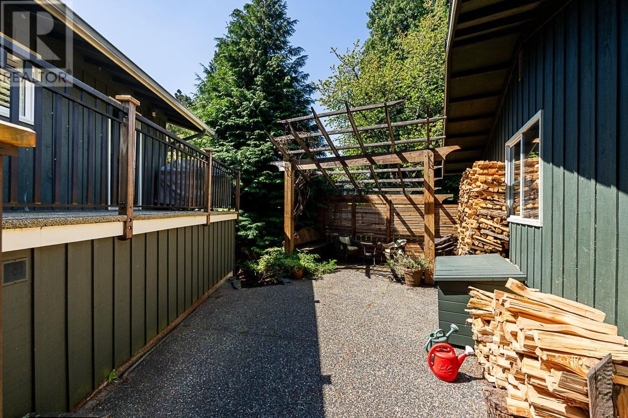 920 ADDERLEY STREET Image 33