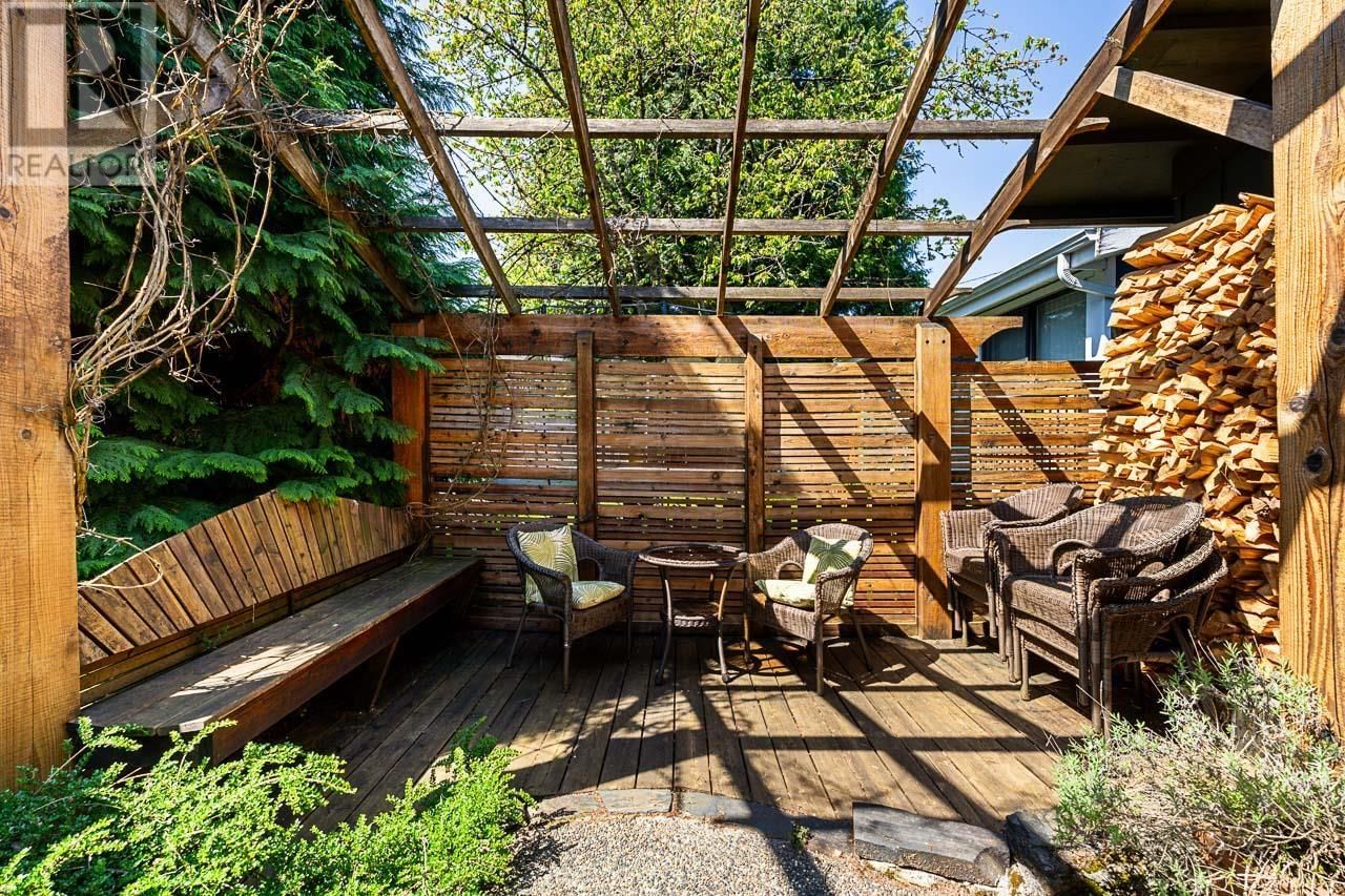 920 ADDERLEY STREET Image 34