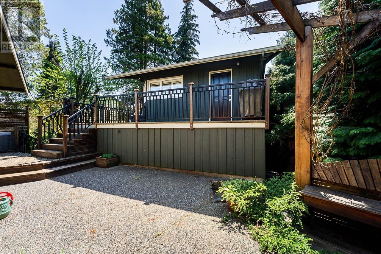920 ADDERLEY STREET Image 35