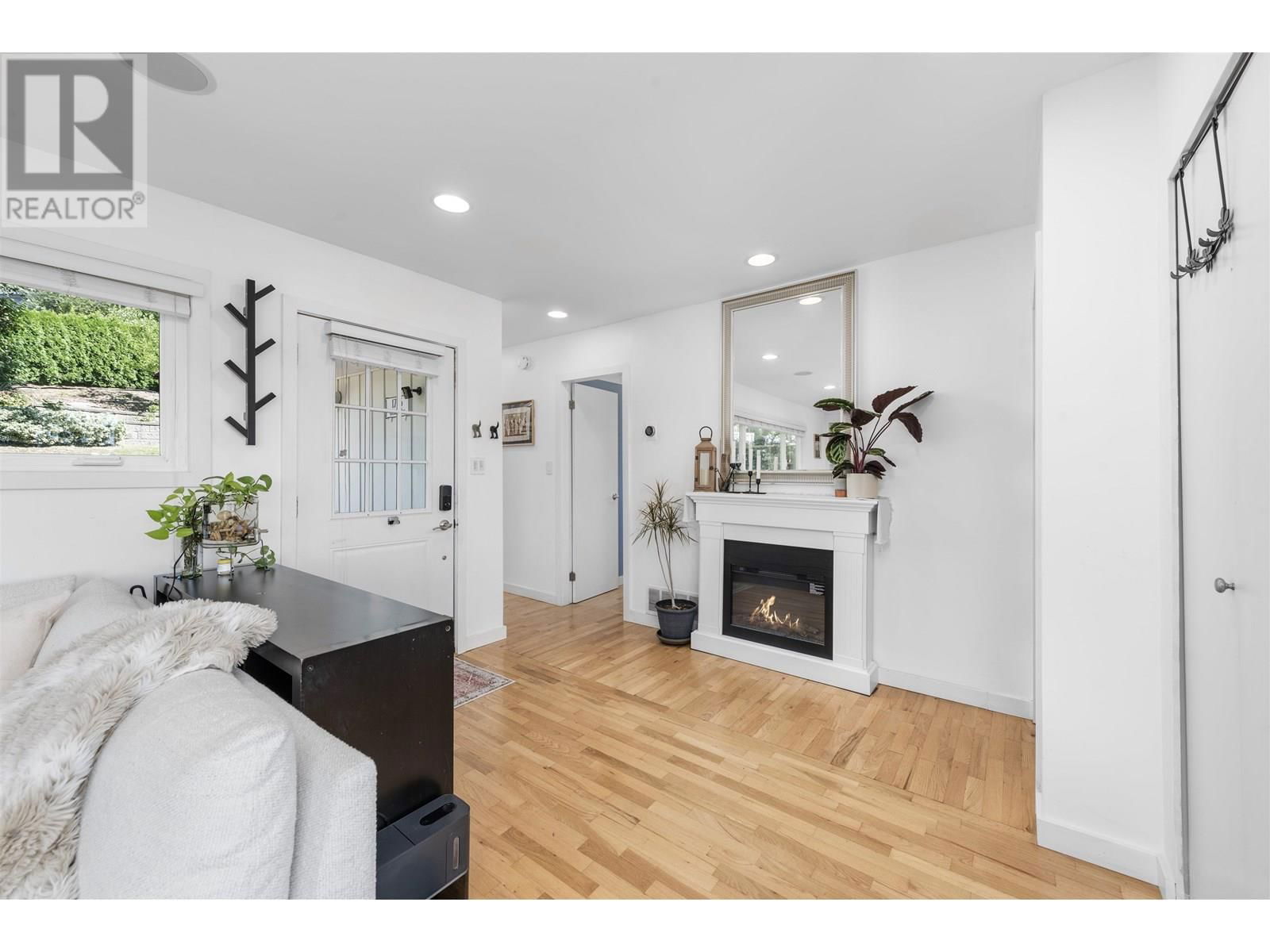1706 GLENDALE AVENUE Image 9