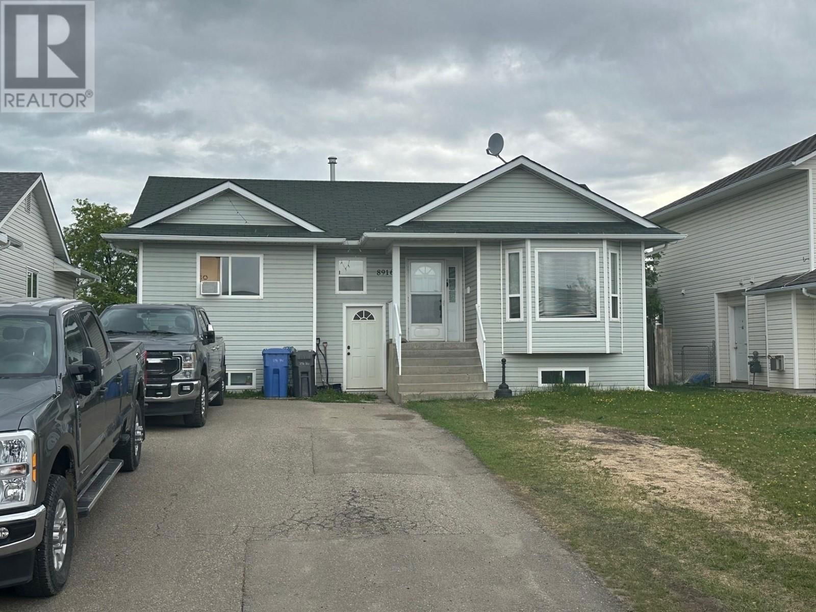 8916 81 STREET Image 1