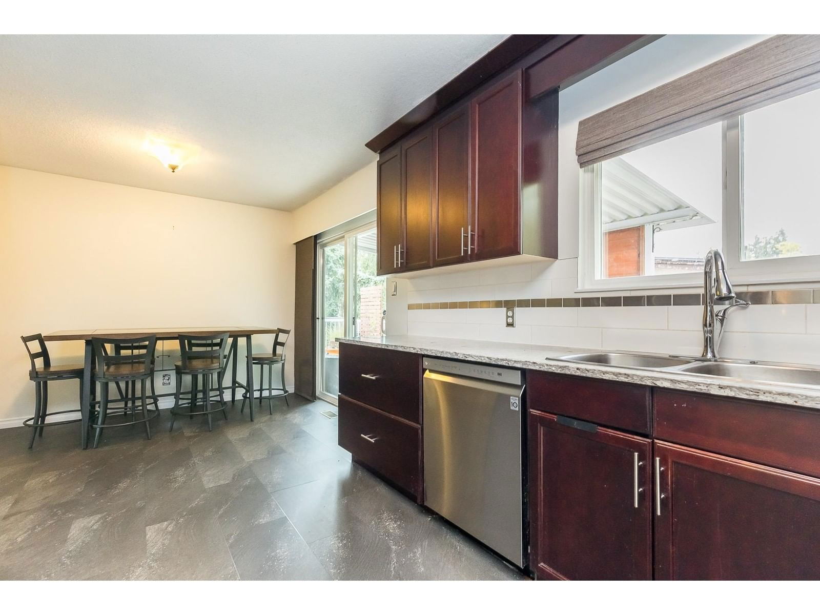 8119 BROWN Image 10