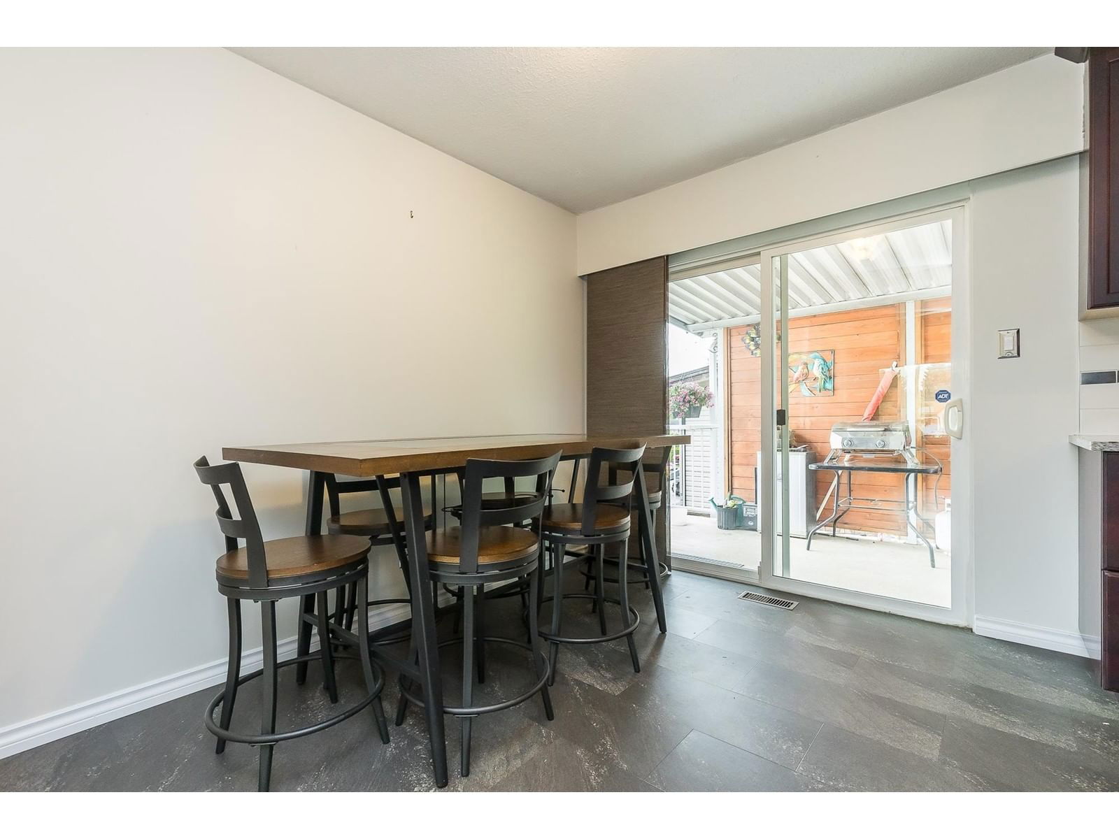 8119 BROWN Image 12