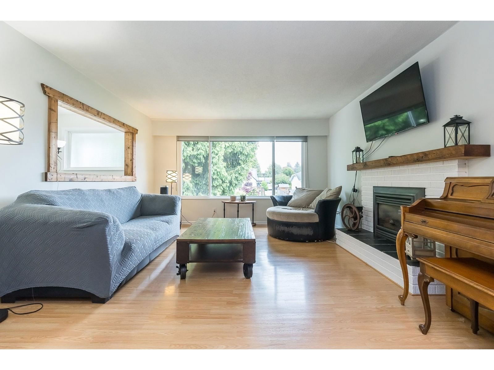 8119 BROWN Image 13
