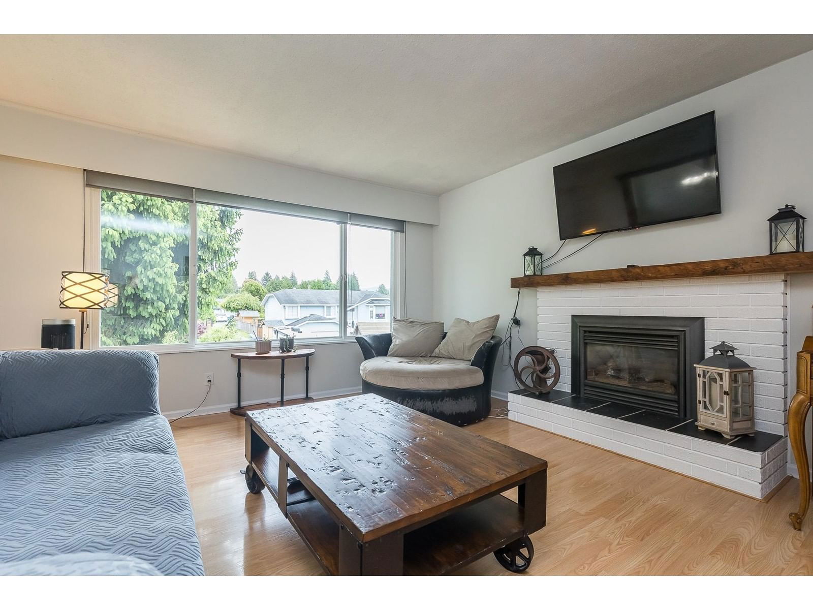 8119 BROWN Image 15