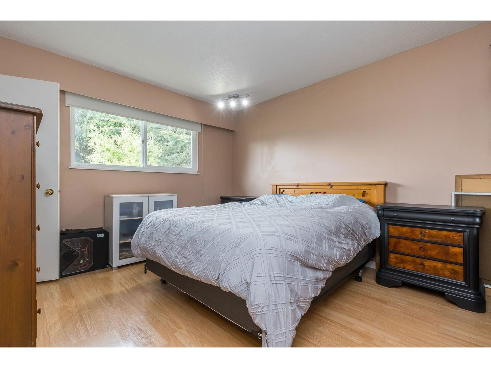 8119 BROWN Image 17