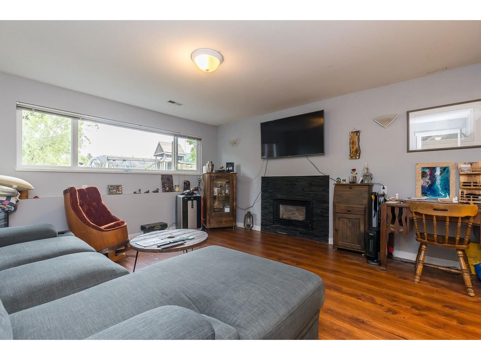 8119 BROWN Image 23