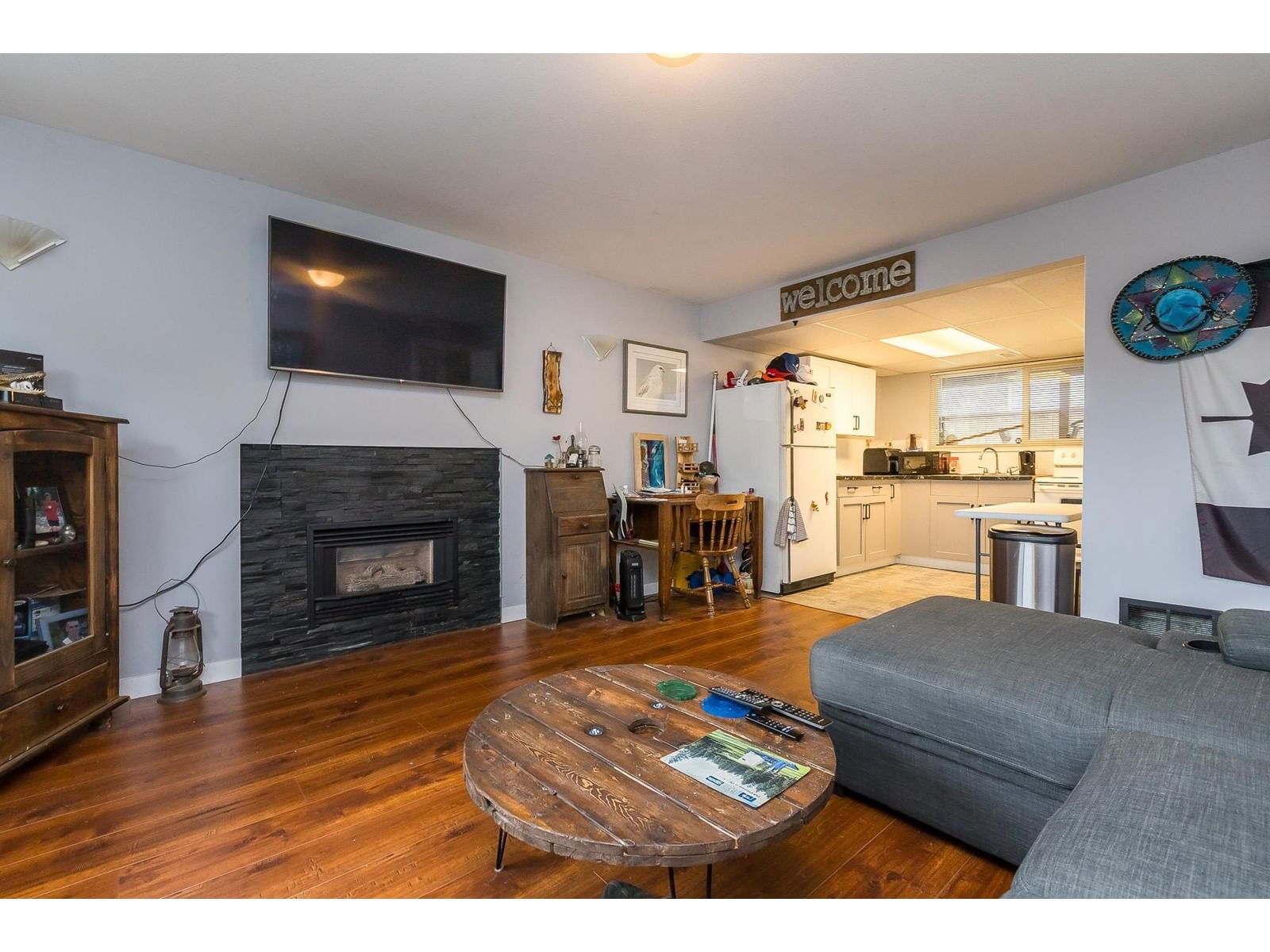 8119 BROWN Image 25