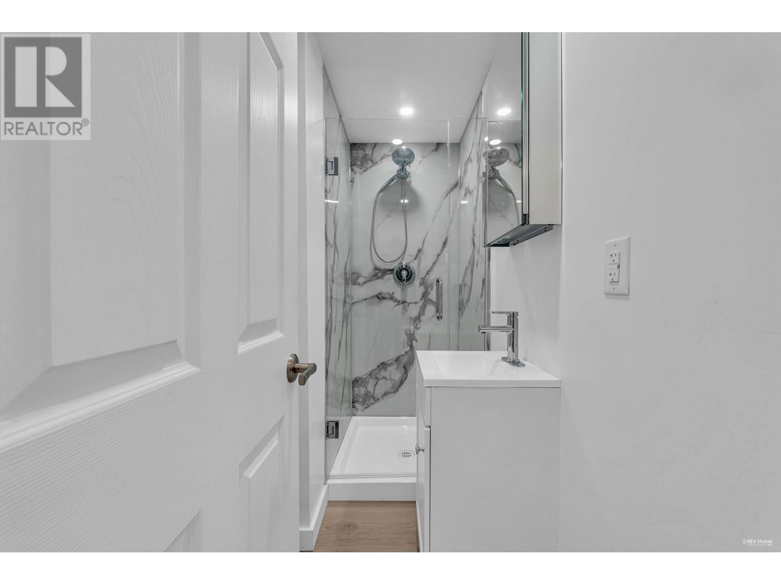 1165 PENDER STREET Image 16