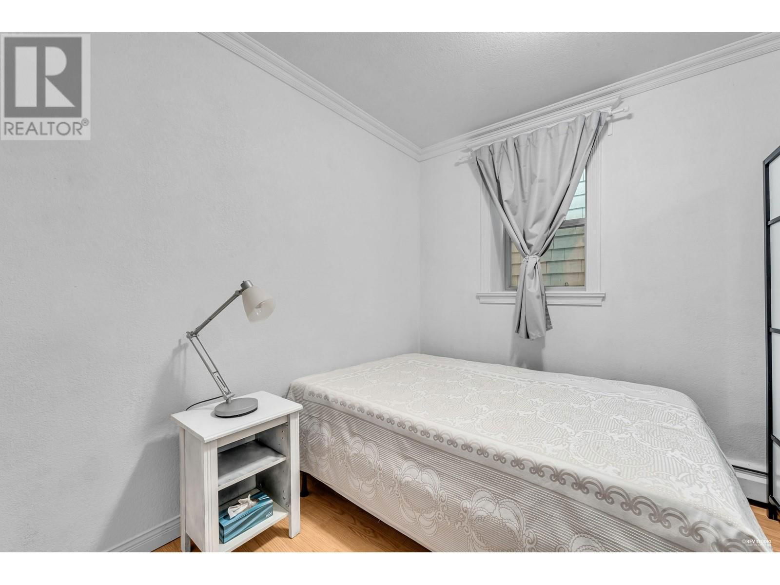 1165 PENDER STREET Image 26