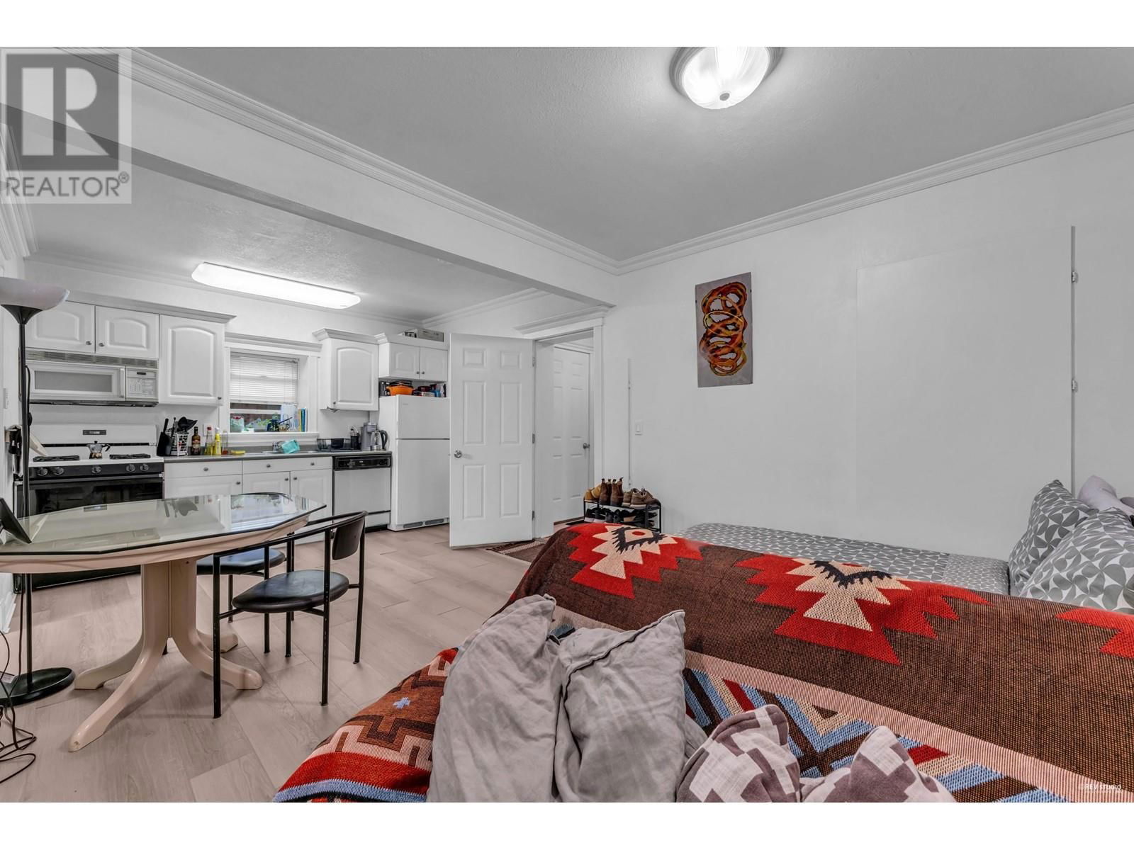 1165 PENDER STREET Image 30