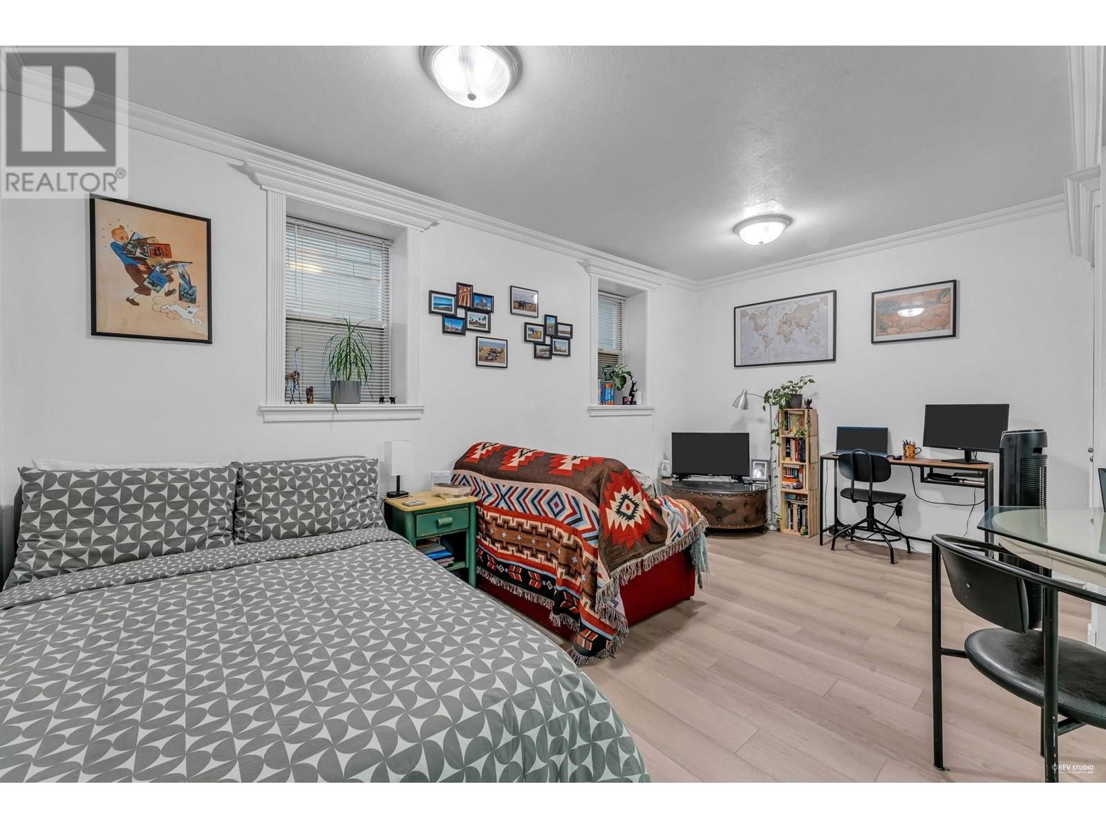 1165 PENDER STREET Image 31