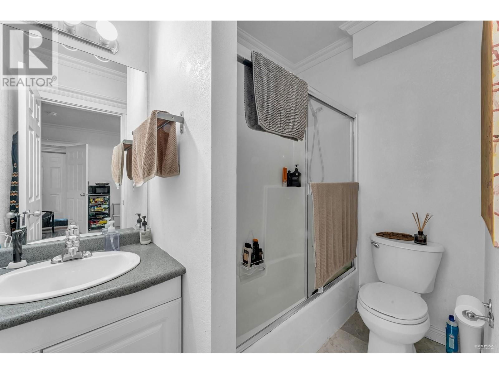 1165 PENDER STREET Image 32