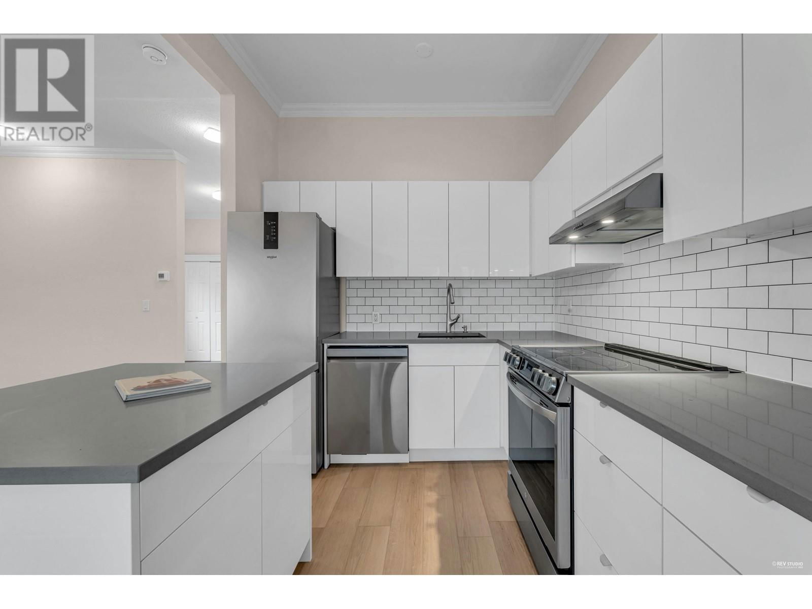 1165 PENDER STREET Image 8