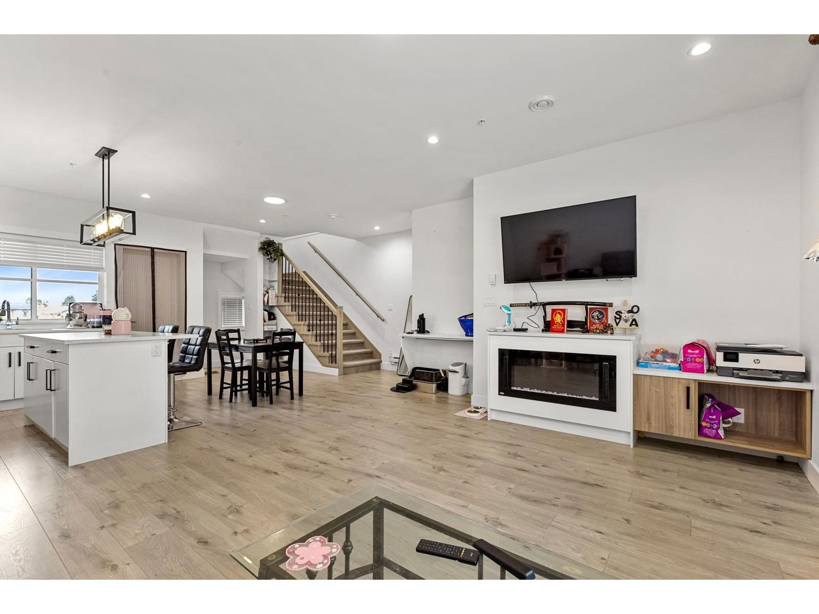 3 - 45608 BERNARD AVENUE Image 14