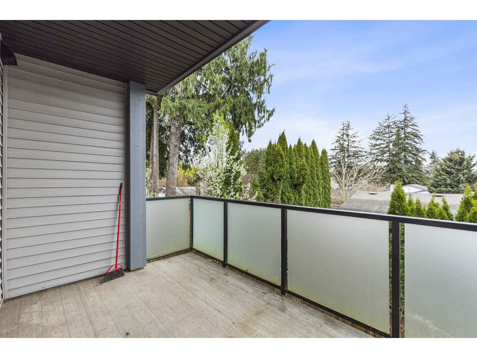 3 - 45608 BERNARD AVENUE Image 18