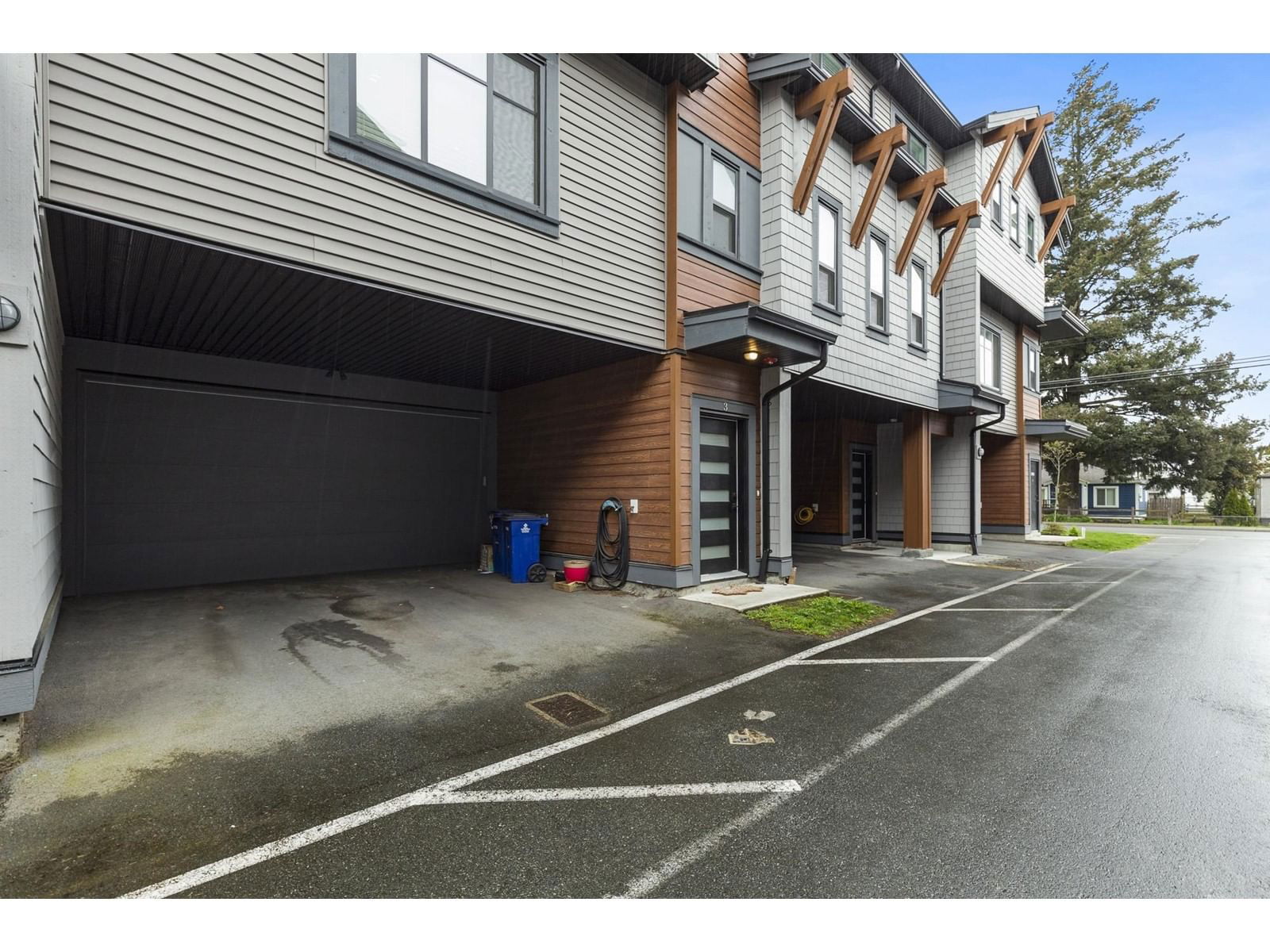 3 - 45608 BERNARD AVENUE Image 3