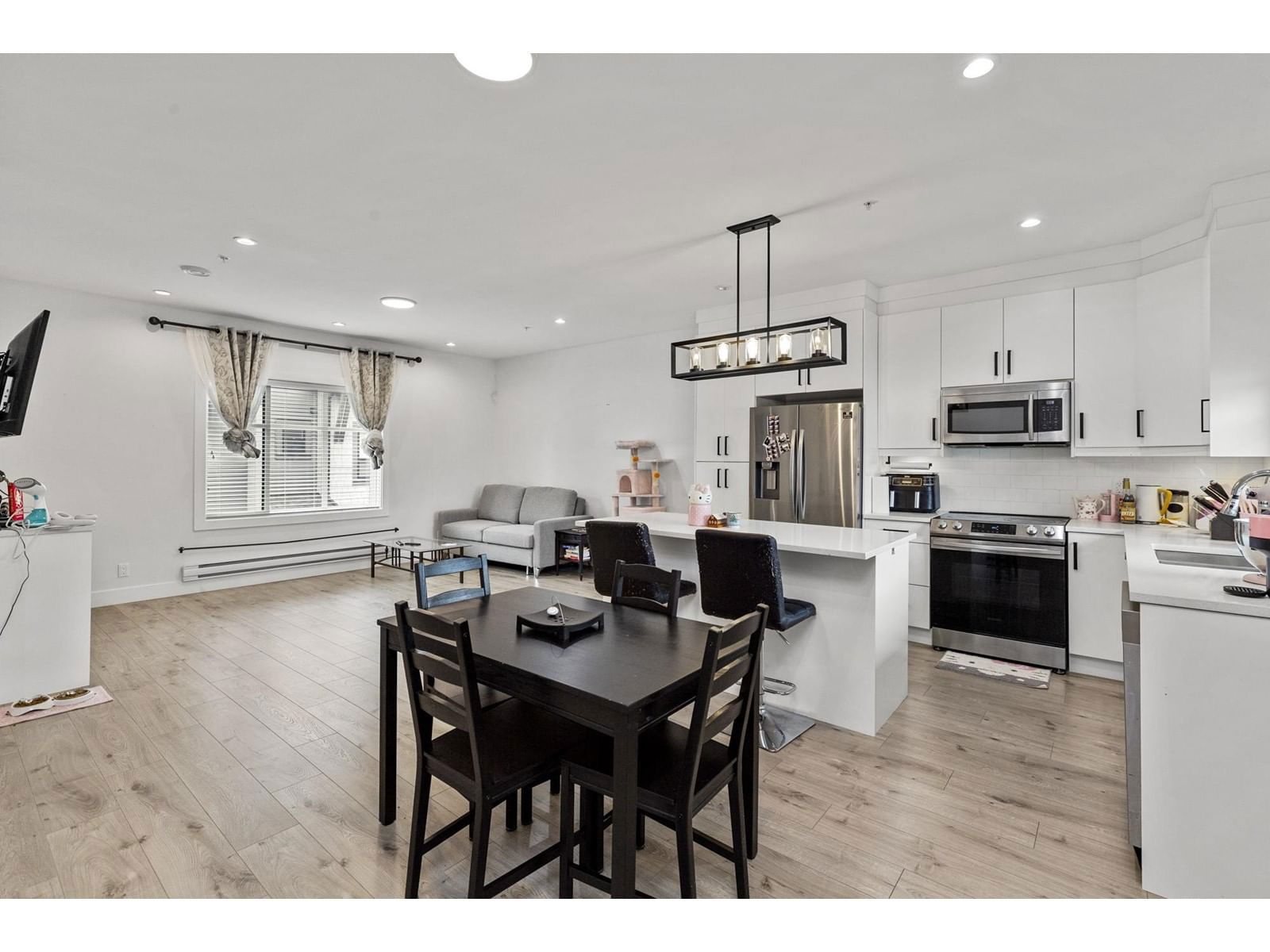 3 - 45608 BERNARD AVENUE Image 7