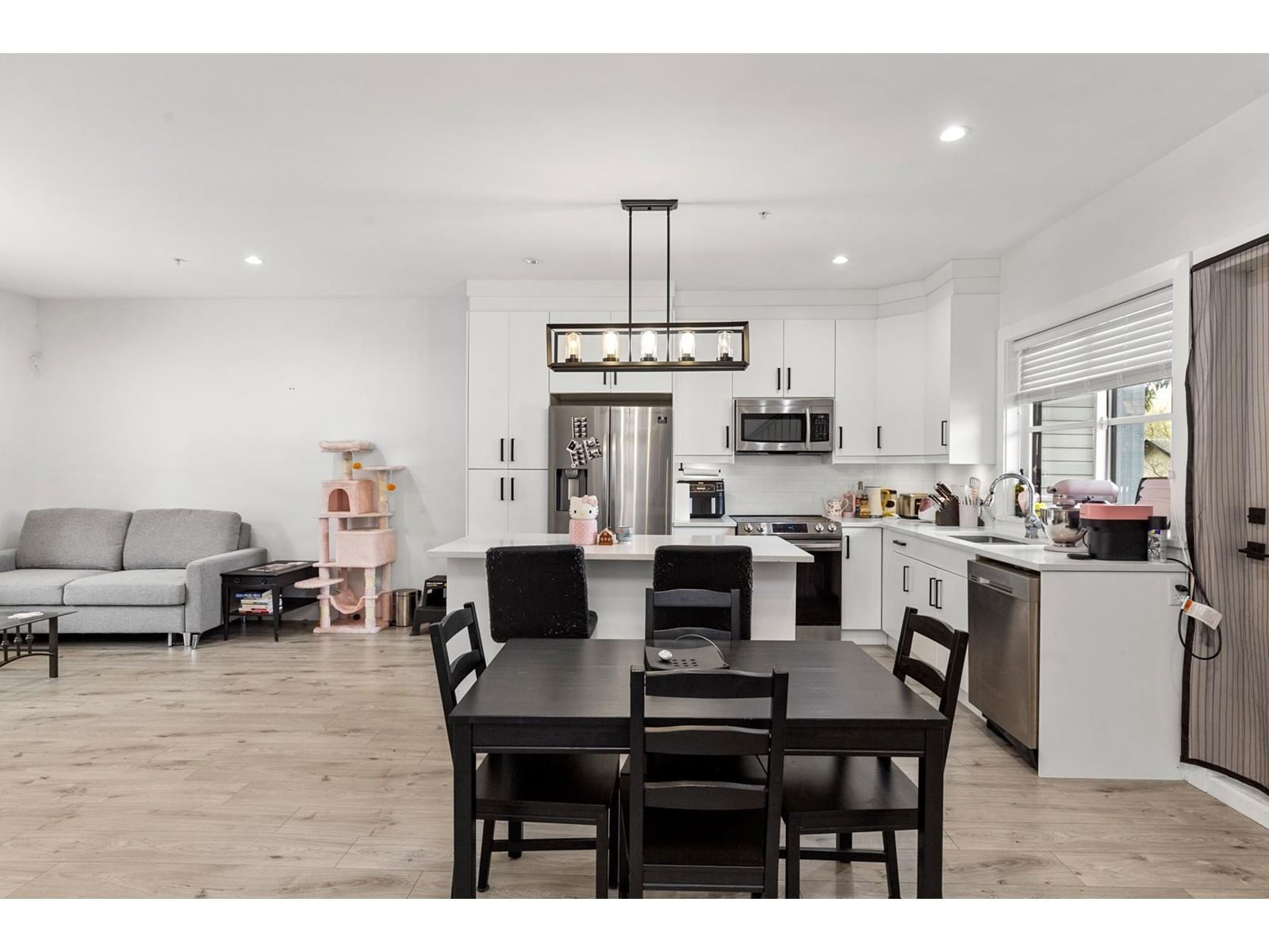 3 - 45608 BERNARD AVENUE Image 8