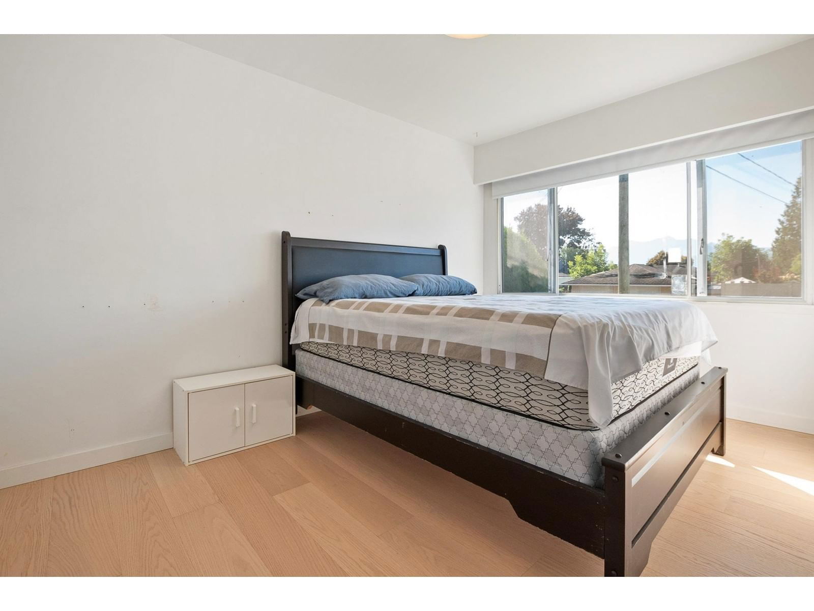 9867 INGLEWOOD CRESCENT Image 16