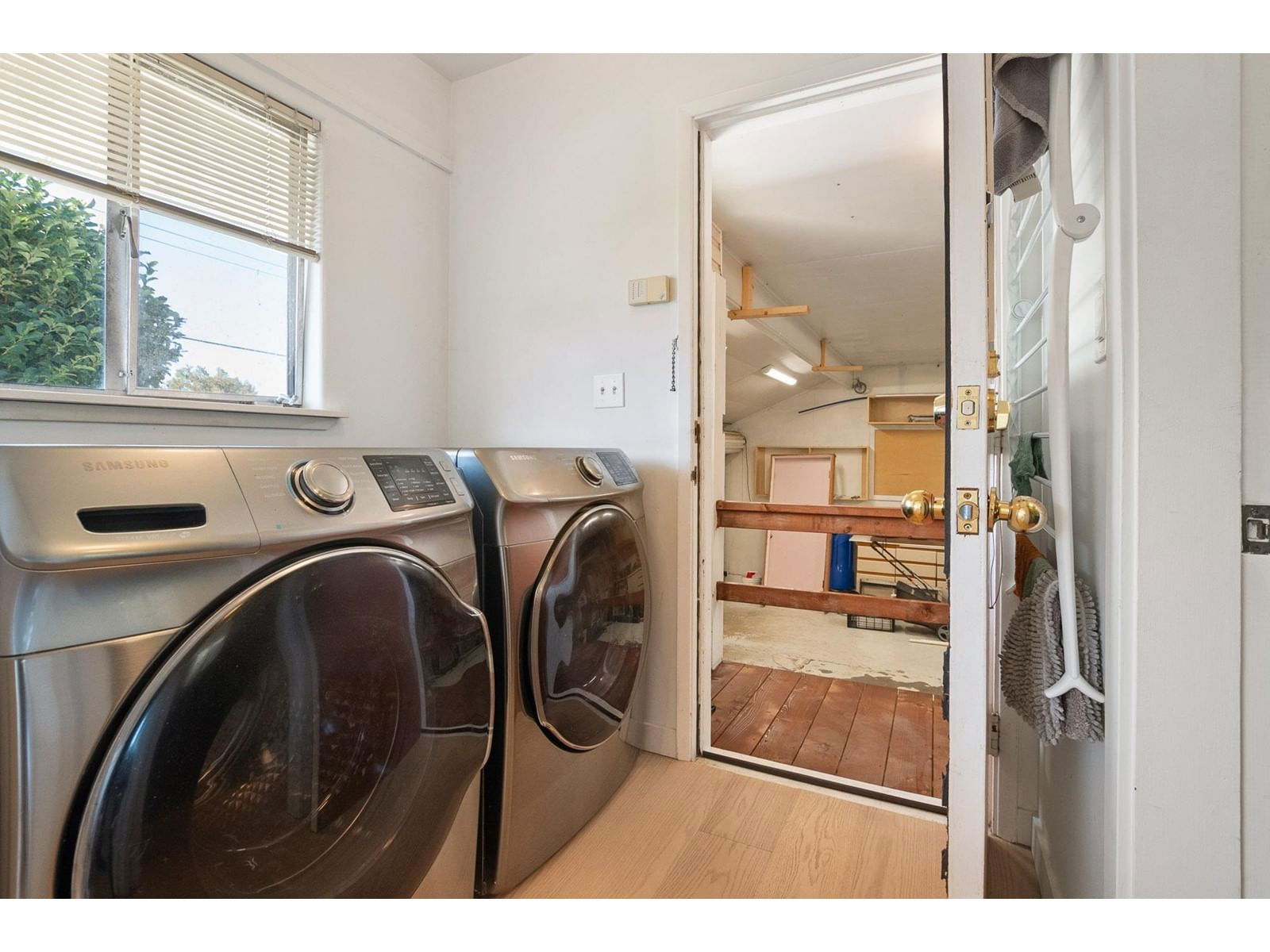 9867 INGLEWOOD CRESCENT Image 21