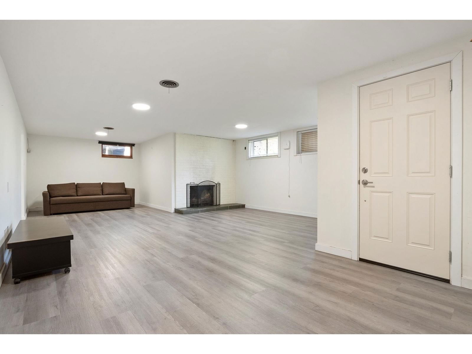 9867 INGLEWOOD CRESCENT Image 28