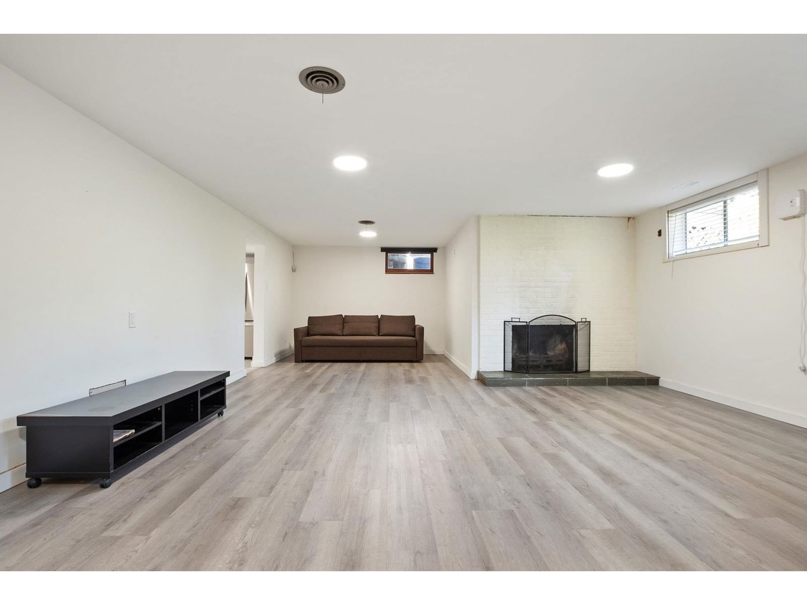 9867 INGLEWOOD CRESCENT Image 29