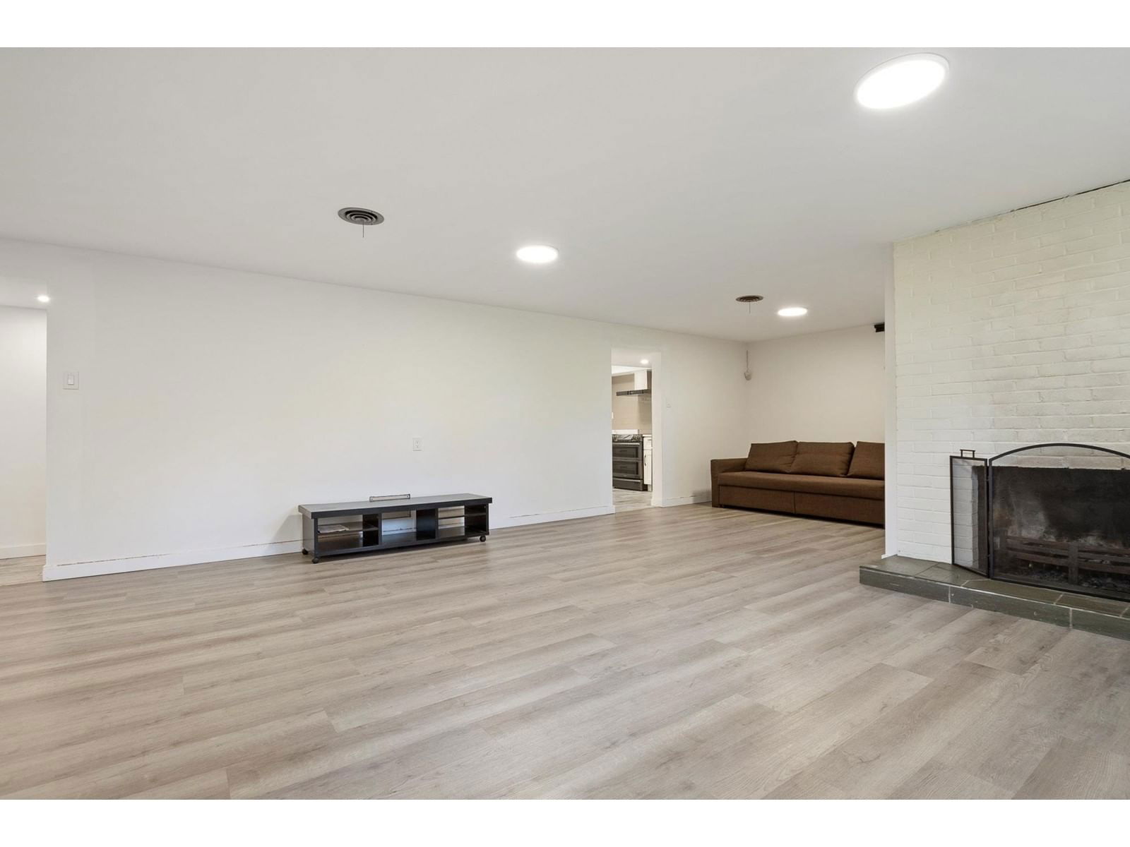 9867 INGLEWOOD CRESCENT Image 30