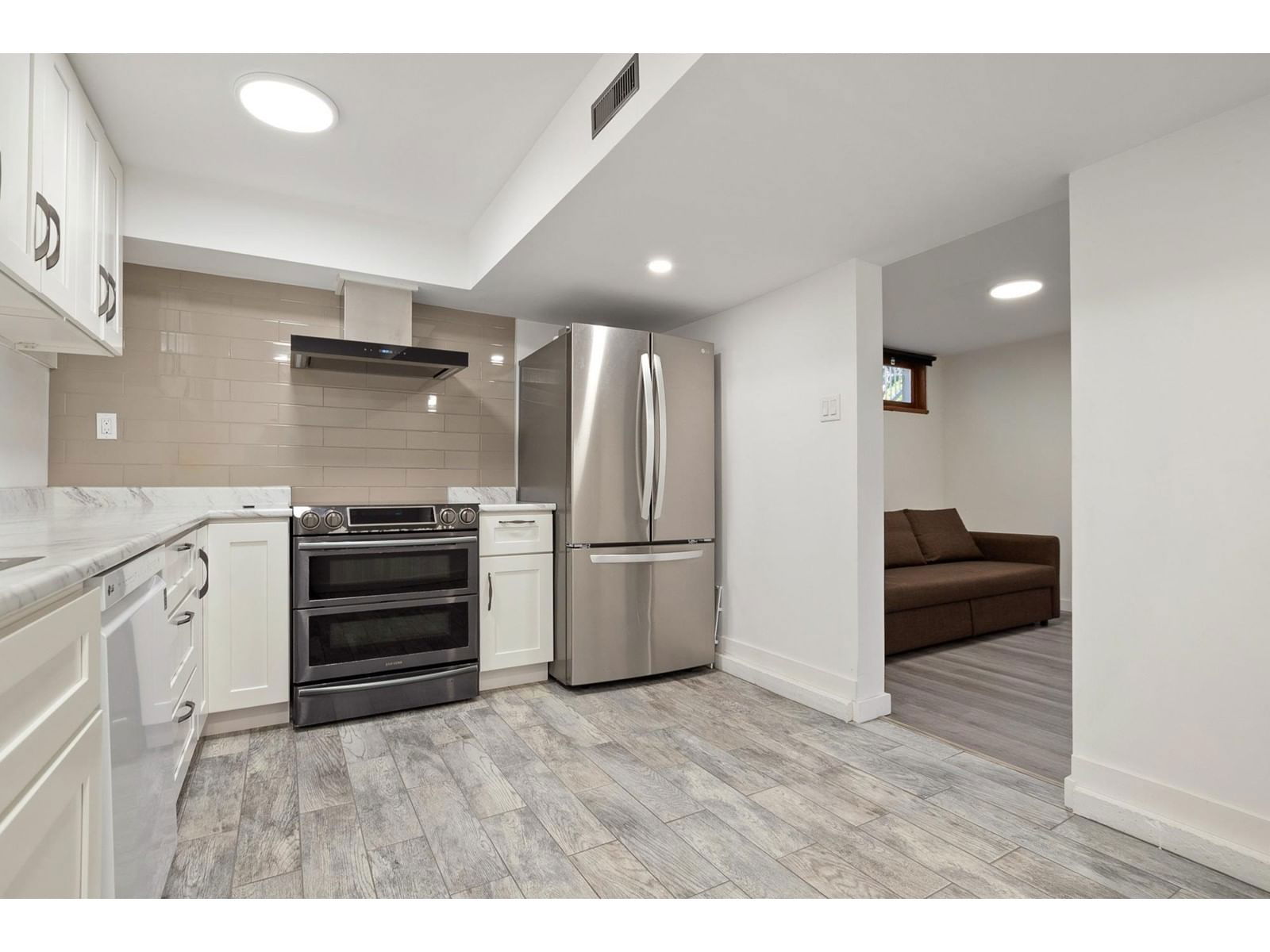 9867 INGLEWOOD CRESCENT Image 33