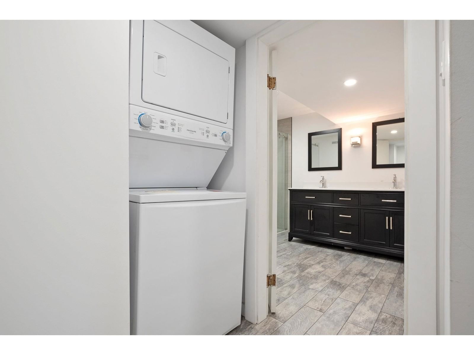 9867 INGLEWOOD CRESCENT Image 34