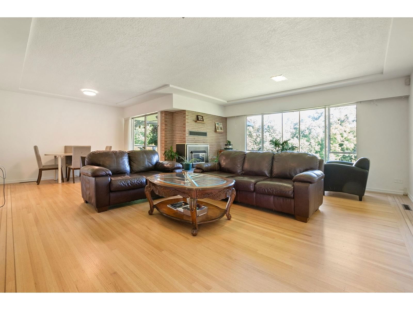9867 INGLEWOOD CRESCENT Image 4