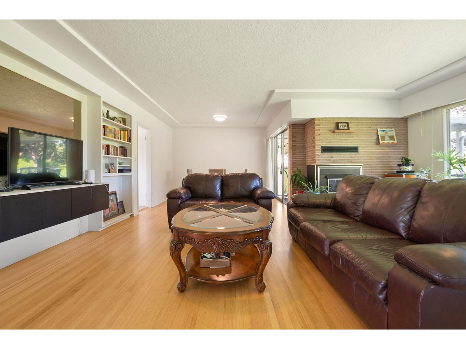 9867 INGLEWOOD CRESCENT Image 6