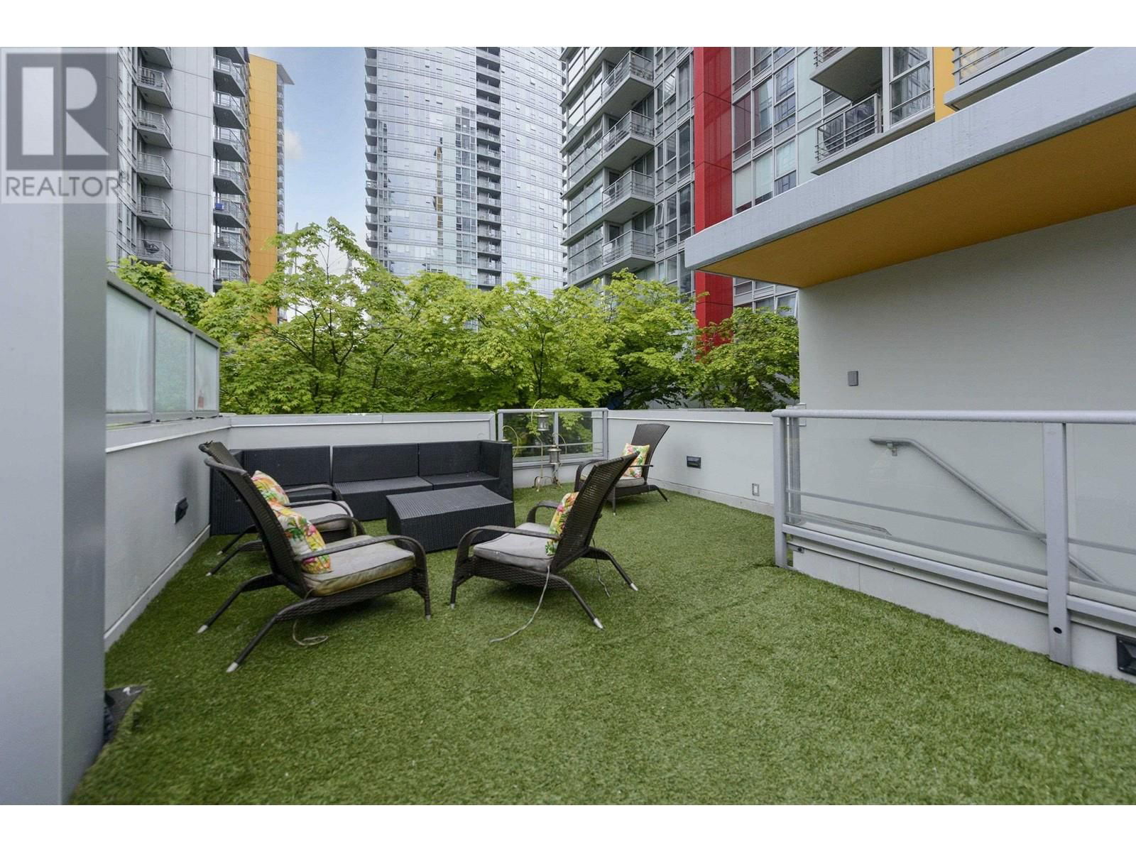 128 DUNSMUIR STREET Image 14
