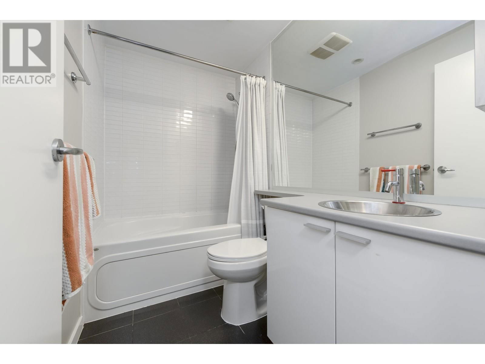 128 DUNSMUIR STREET Image 18