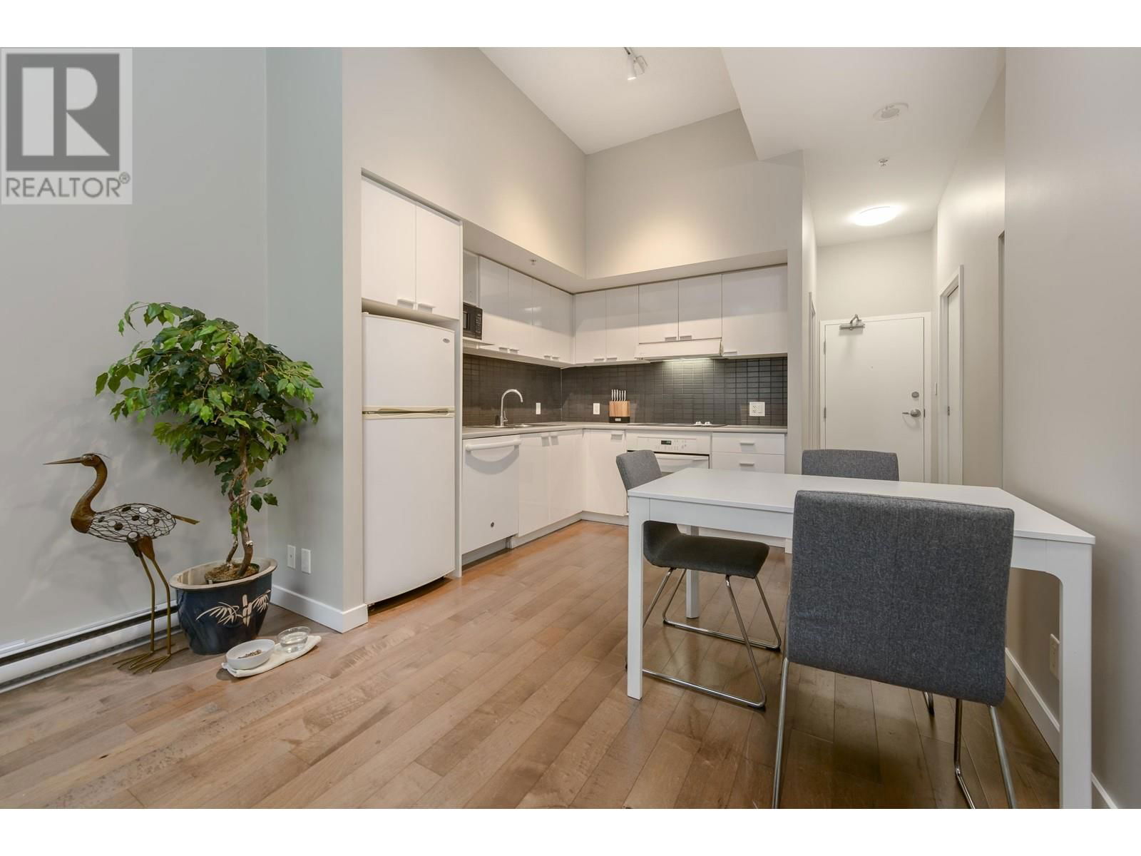 128 DUNSMUIR STREET Image 2