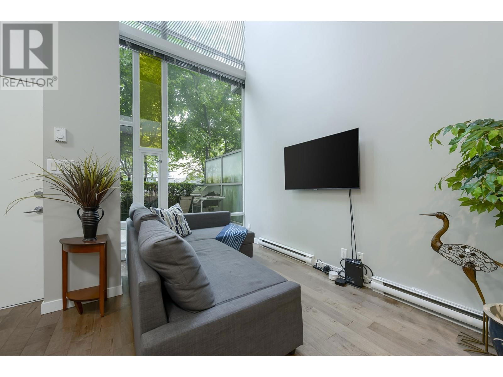 128 DUNSMUIR STREET Image 3