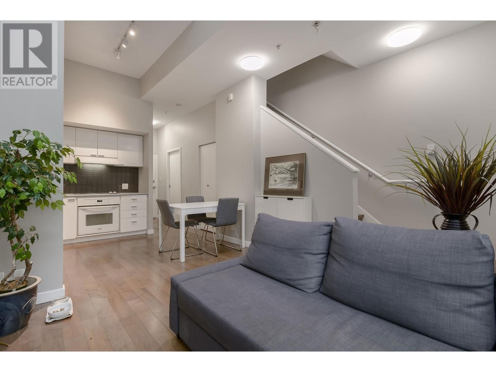 128 DUNSMUIR STREET Image 4