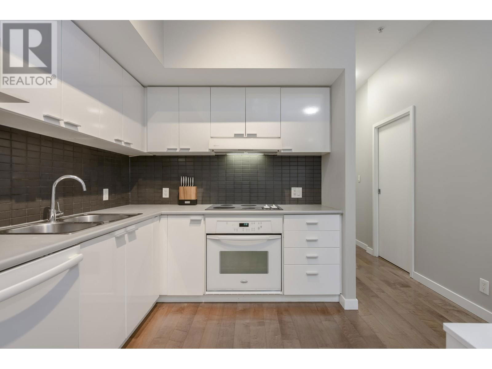 128 DUNSMUIR STREET Image 6