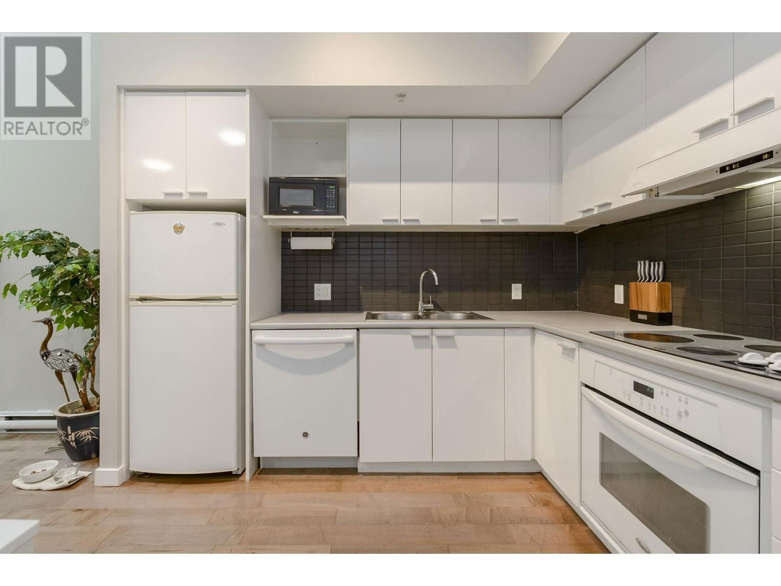 128 DUNSMUIR STREET Image 7