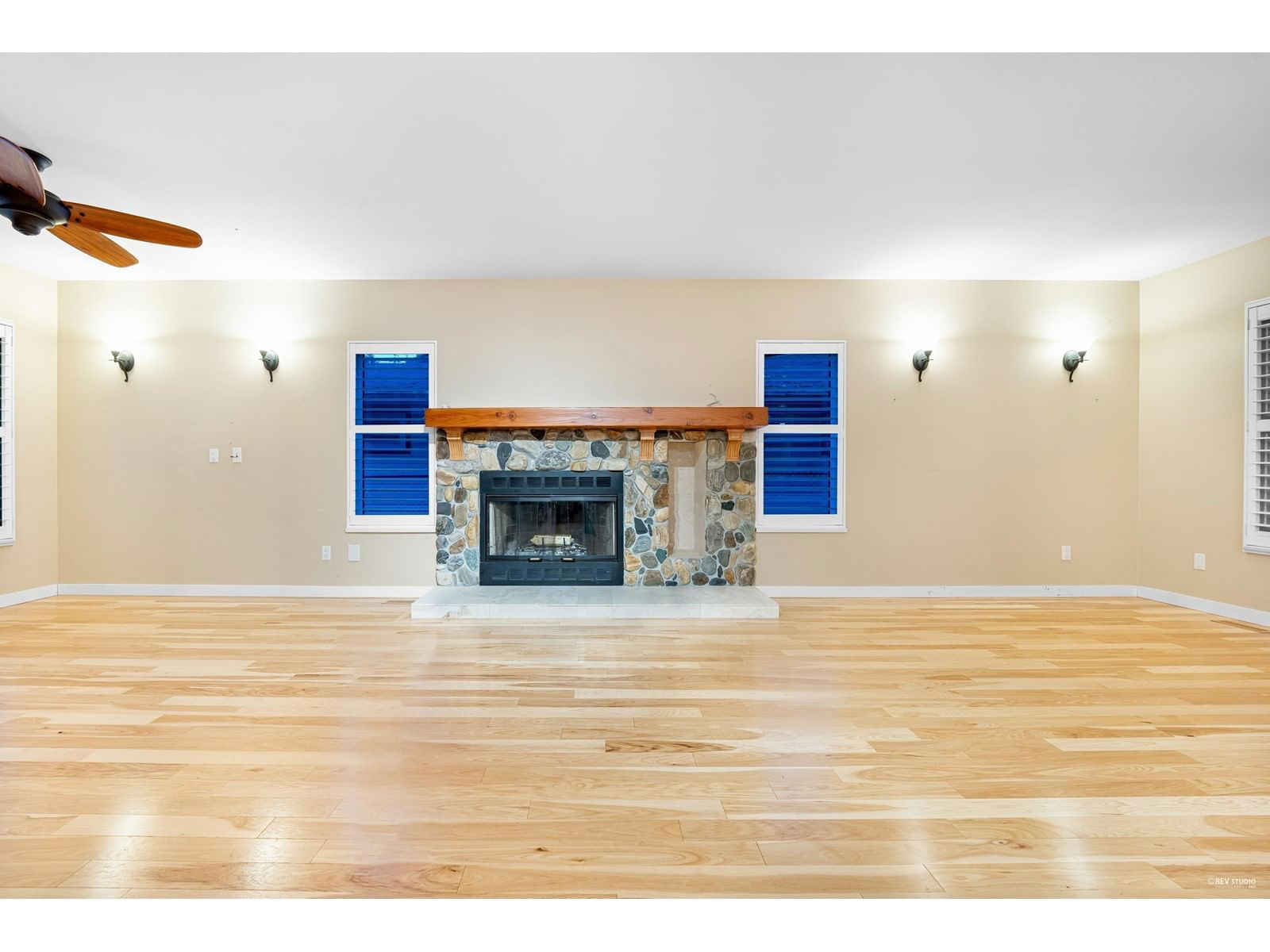 2170 127A Image 17