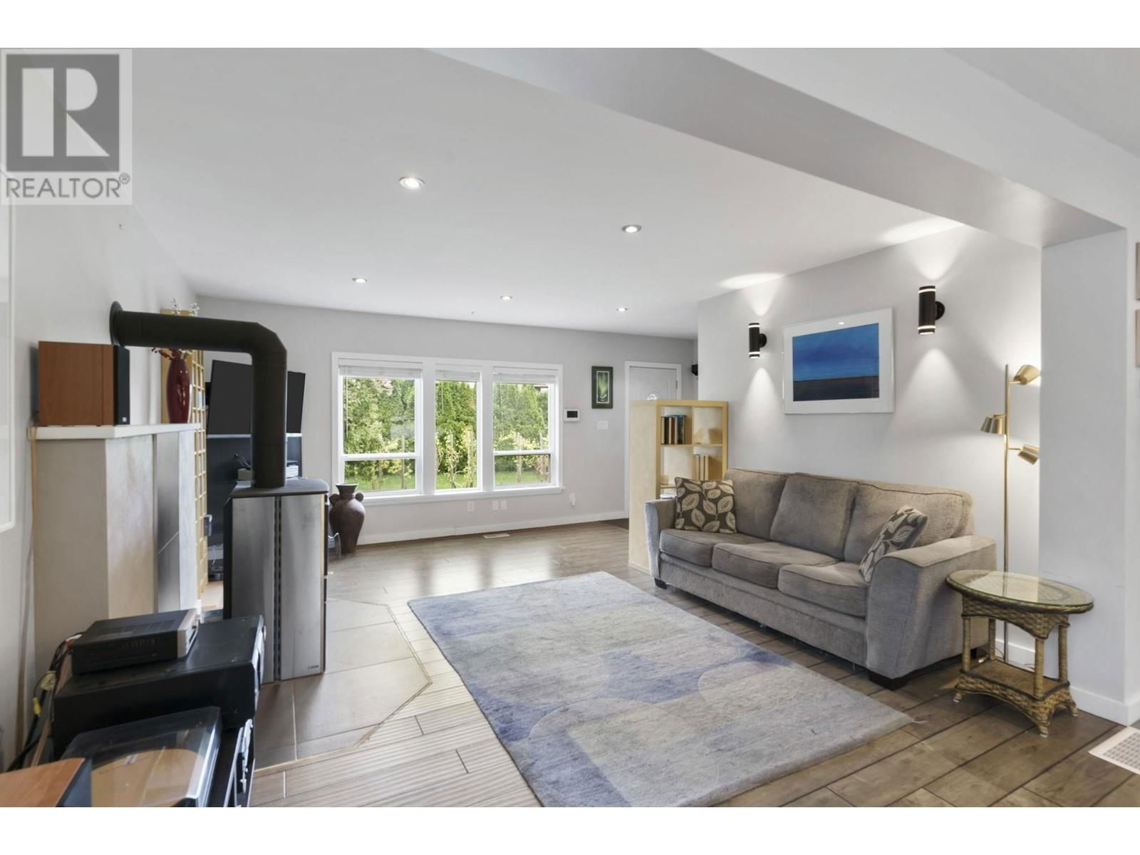 12084 232ND STREET Image 4