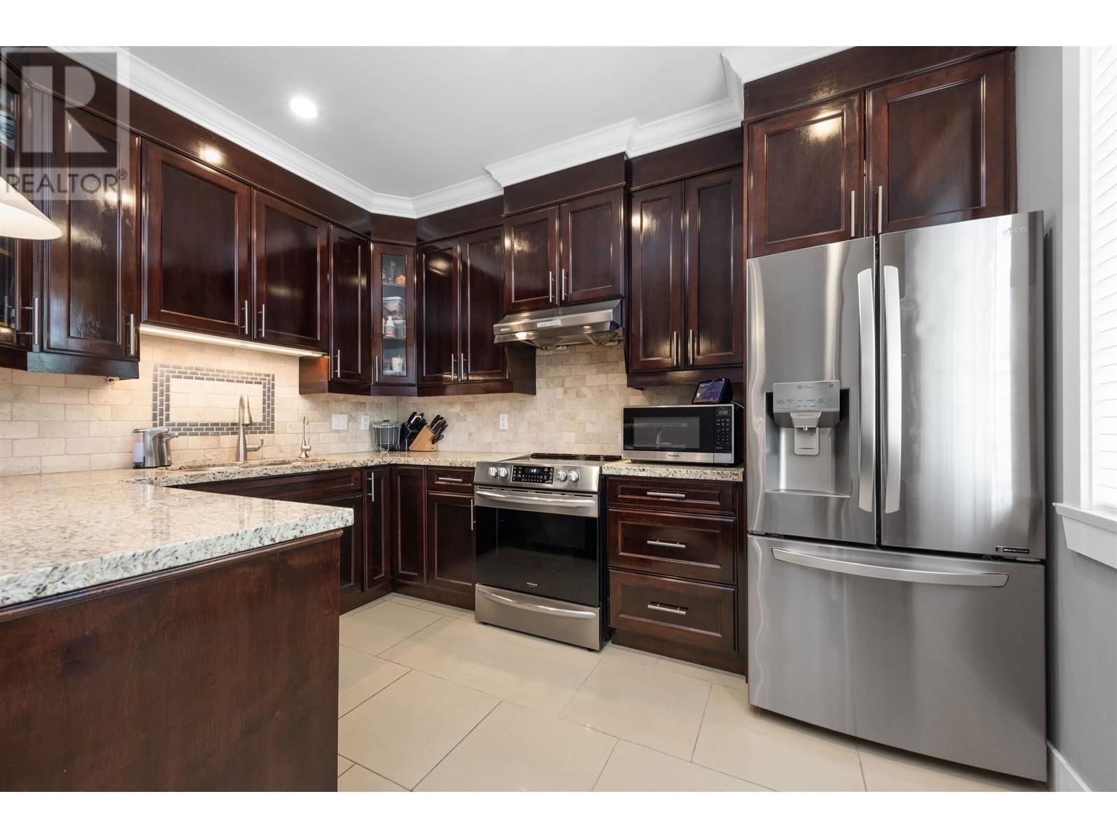 4 - 7520 GILBERT ROAD Image 10