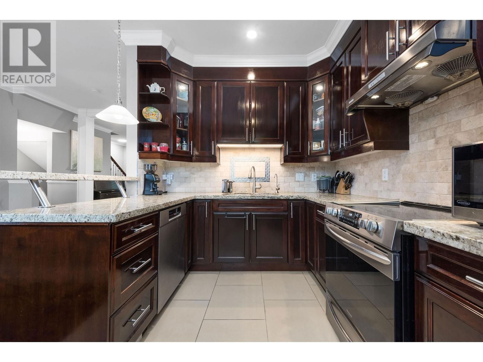 4 - 7520 GILBERT ROAD Image 9
