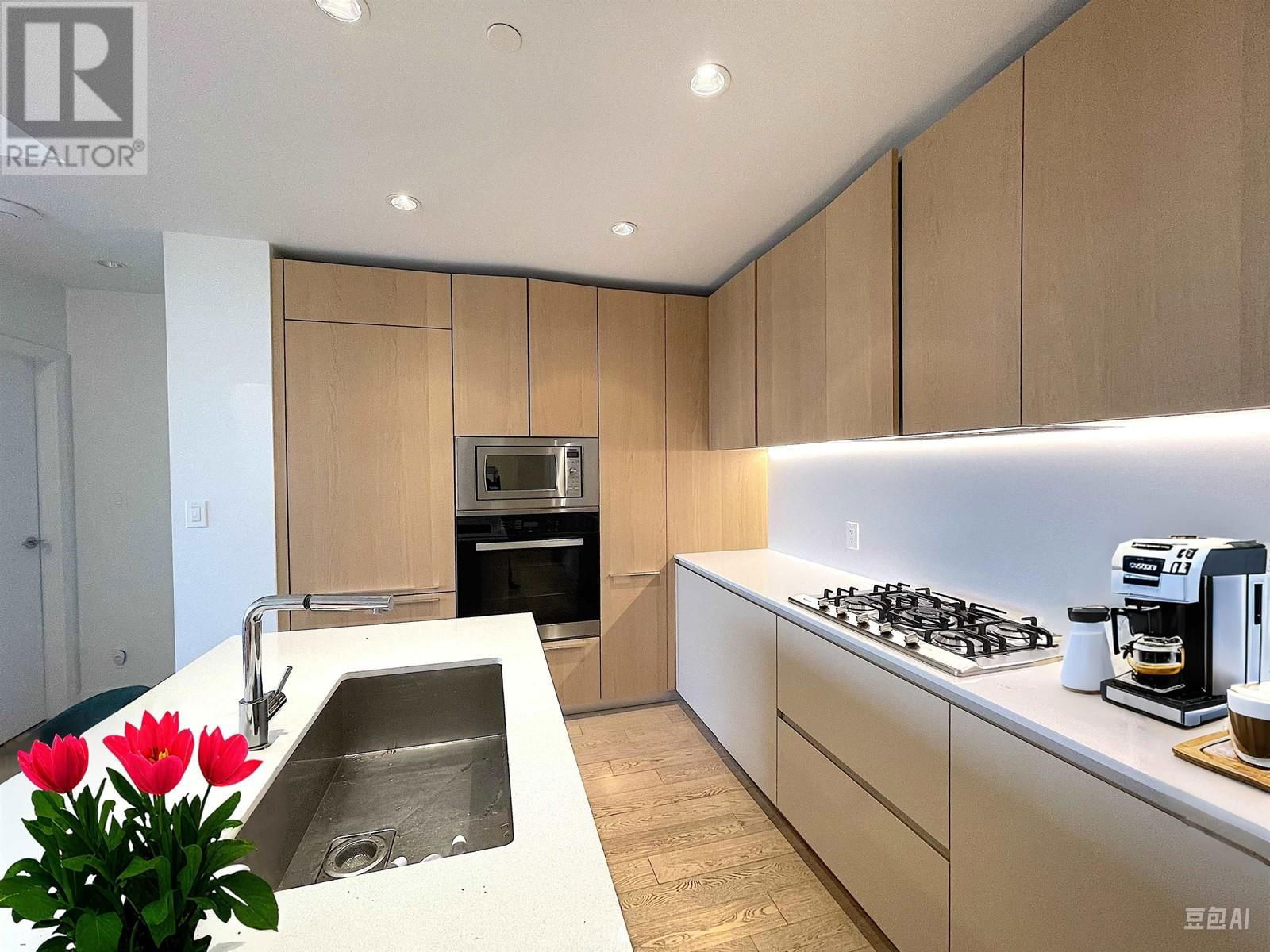 913 - 6688 PEARSON WAY Image 6