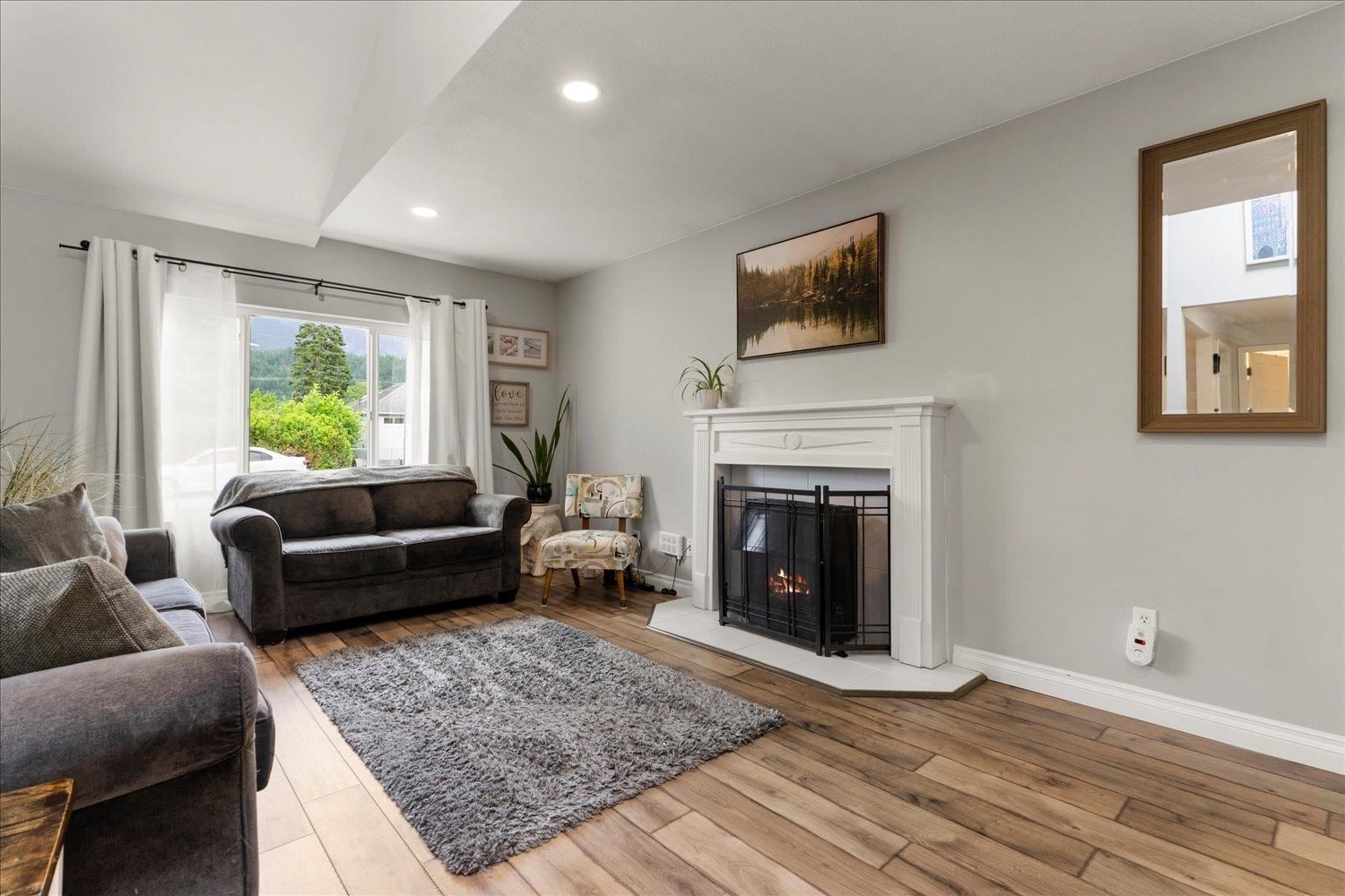 578 HEMLOCK AVENUE Image 12