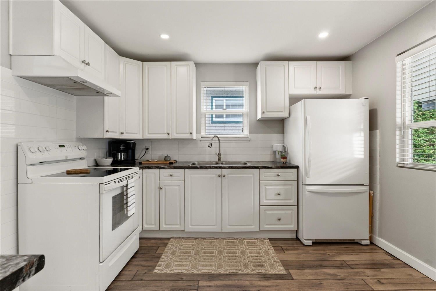 578 HEMLOCK AVENUE Image 17