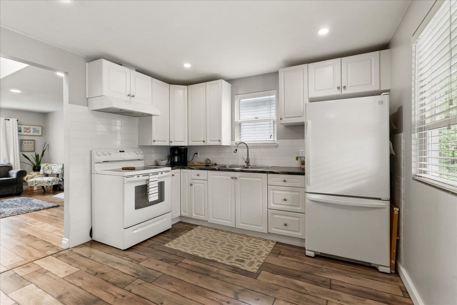578 HEMLOCK AVENUE Image 18