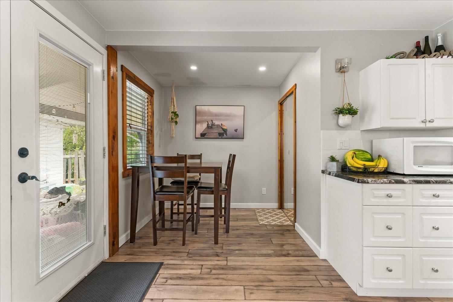 578 HEMLOCK AVENUE Image 19