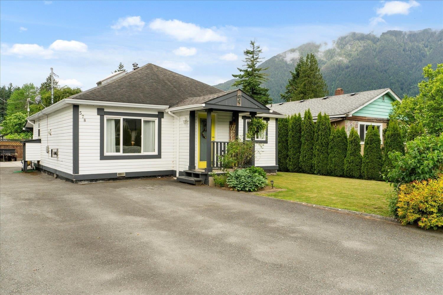 578 HEMLOCK AVENUE Image 2