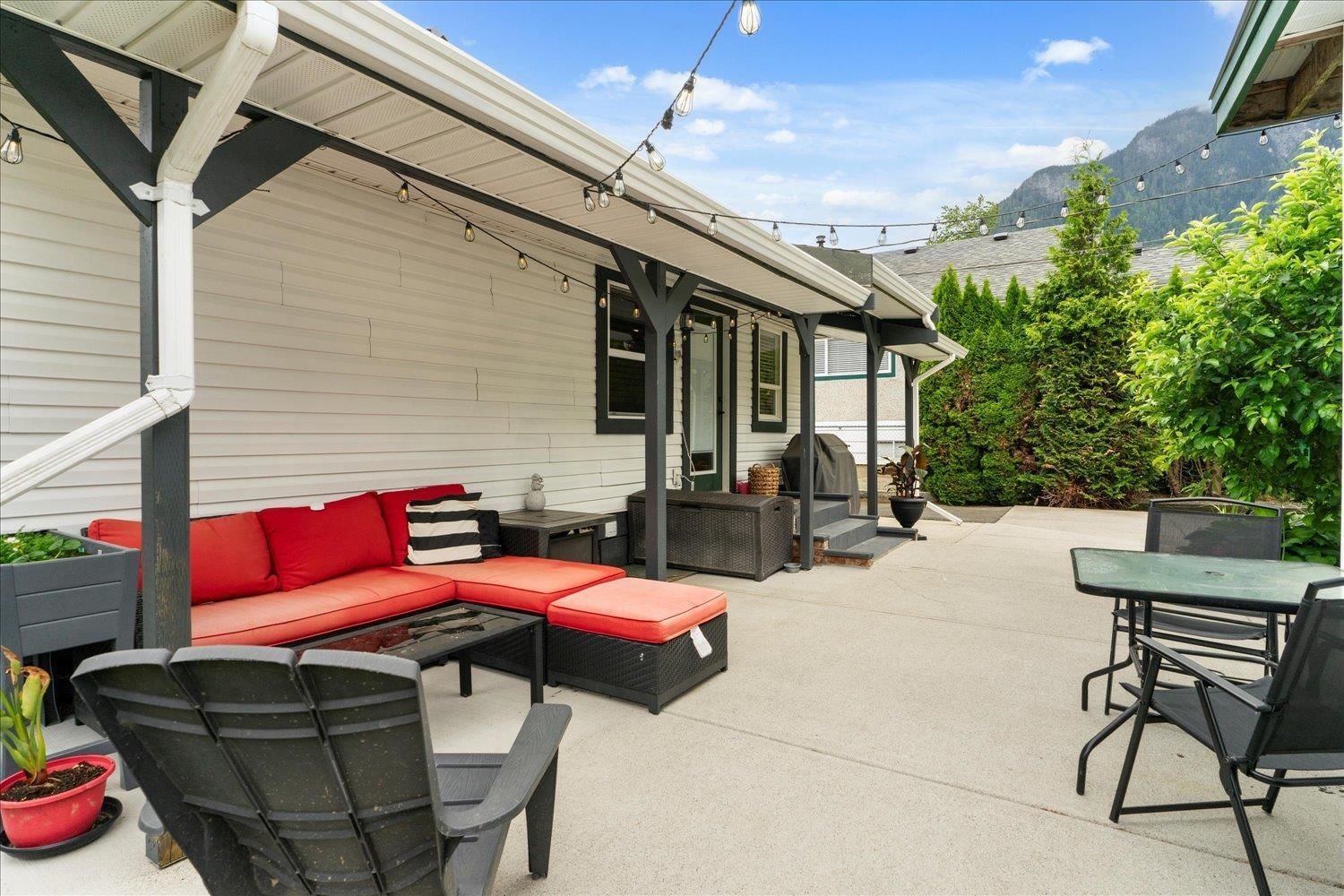 578 HEMLOCK AVENUE Image 31